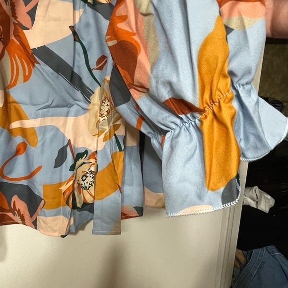 New Floral lantern sleeves wrap style blouse size 2X plus size 🌺 CB 1 - Picture 4 of 5